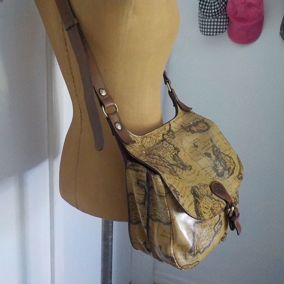 LIKE NEW Map Bag & Wallet FINAL PRICE!! - Picture 4 of 16